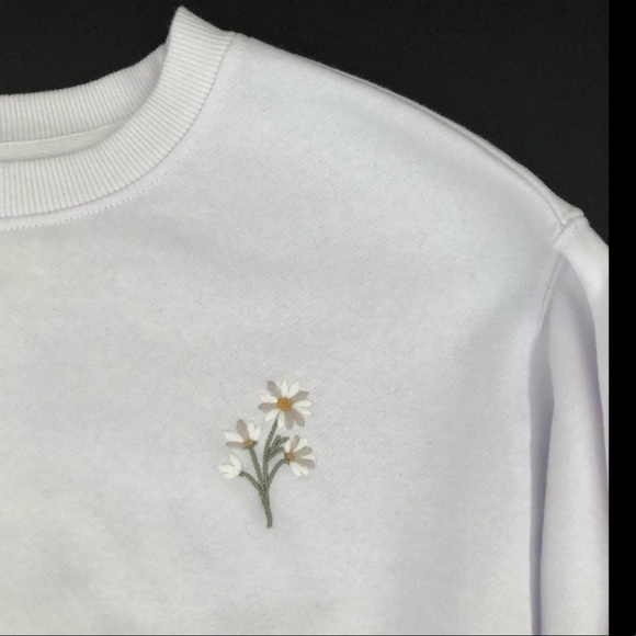 Reflex white embroidered flower crop Sweatshirt sweater - Picture 7 of 9